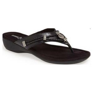 Minnetonka Silverthorne Black Leather Sandals Sz 8